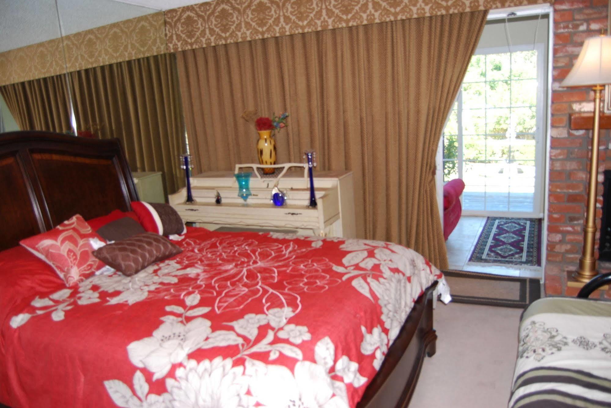 Bed And Breakfast In Hollywood Hills Los Angeles Exterior photo